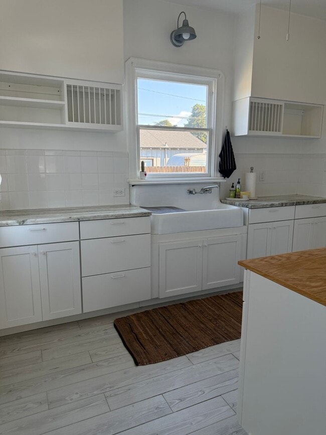 Photo - Darling 2 bedroom 1 bath Exeter Home