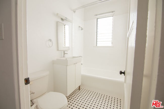 Photo - 1201 N Crescent Heights Blvd Unidad 504