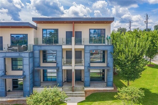 Photo - 472 Martin St SE