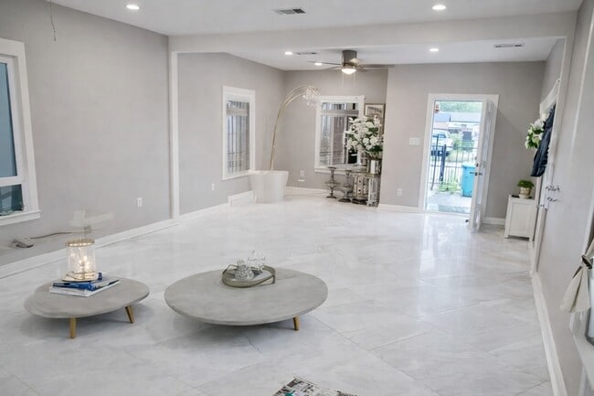 Photo - 7142 Avenue K