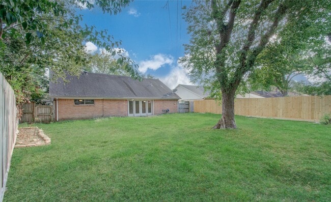 Building Photo - 5746 Cartagena St