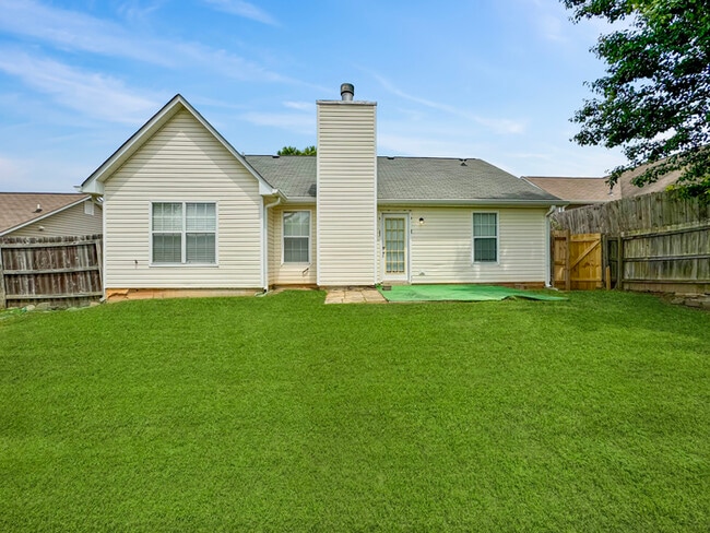 Charming 3-bed, 2-bath home located in the... - Charming 3-bed, 2-bath home located in the...