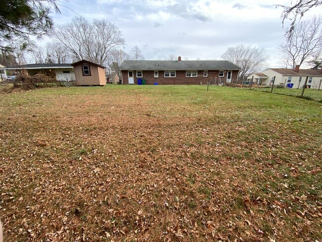 backyard 1 - 1005 Montgomery St Unit A