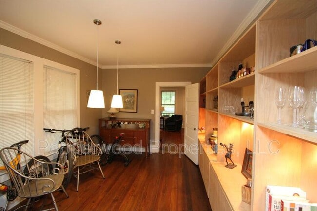 Photo - 664 Norwood St