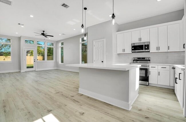 Photo - 805 Granville Dr