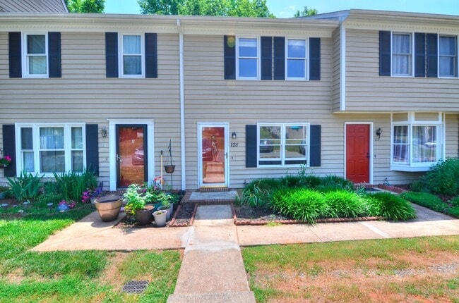 Building Photo - Centrally Located 2 Bedroom In Hillsborough With Great Updates!