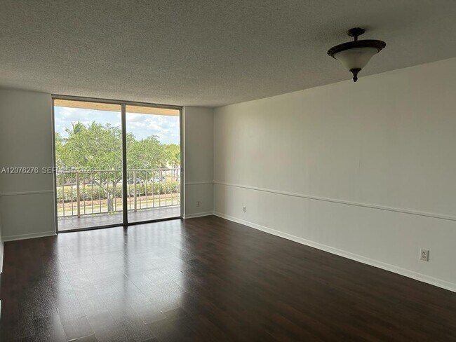 Photo - 500 Executive Center Dr Unit 3A