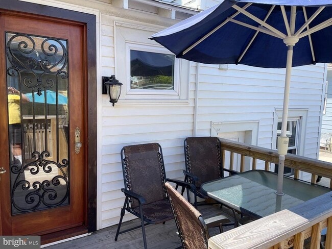 Photo - 7103 Ventnor Ave