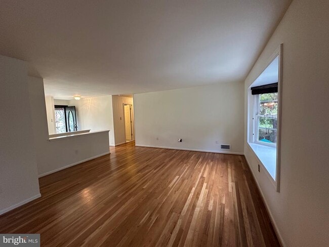Building Photo - 5 Charen Ct