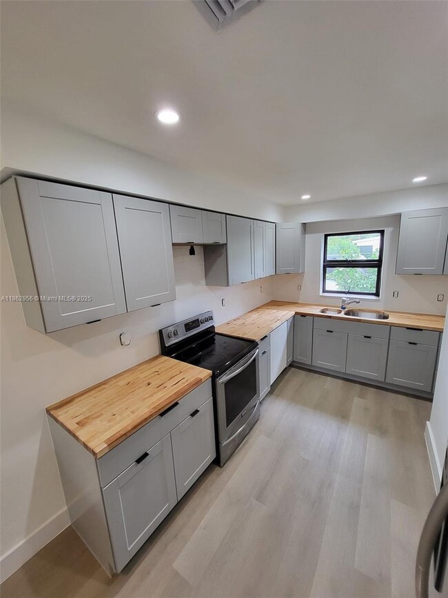 Building Photo - 958 NE 91st Ter Rental