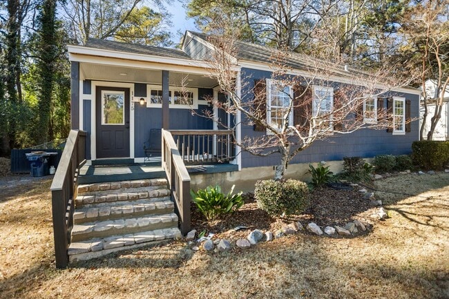 Building Photo - 1 Bedroom 1 Bath Duplex in the Heart of Auburn