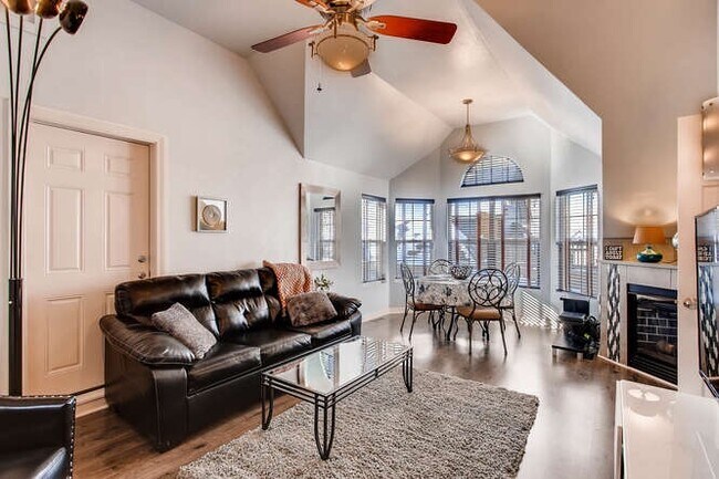 Photo - 420 W Oak St