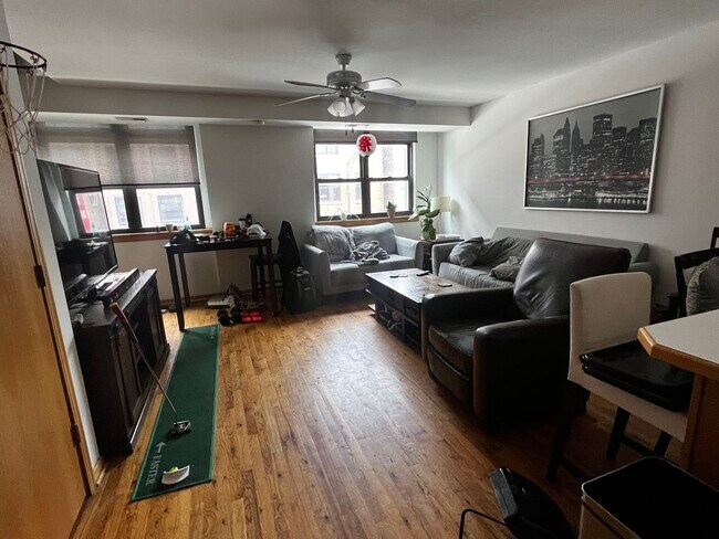 Photo - 867 W Buckingham Pl