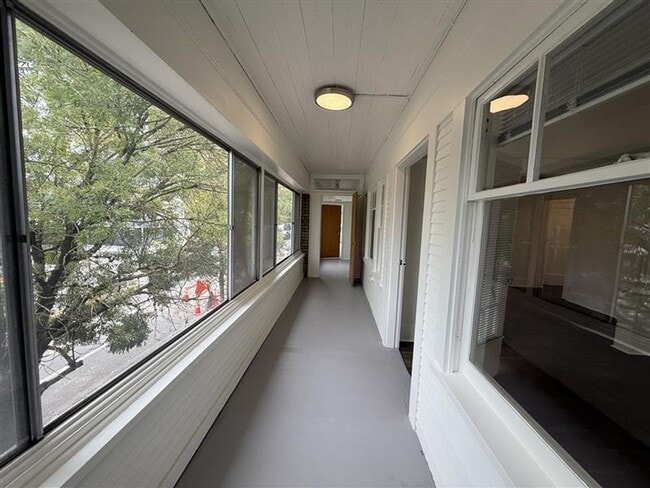 Photo - 2333 SW 6th Ave