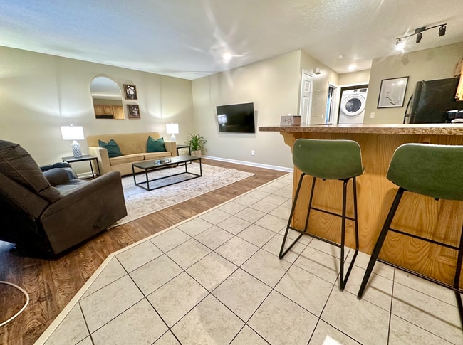Building Photo - 2738 Brownsboro Rd Unit 21 Rental