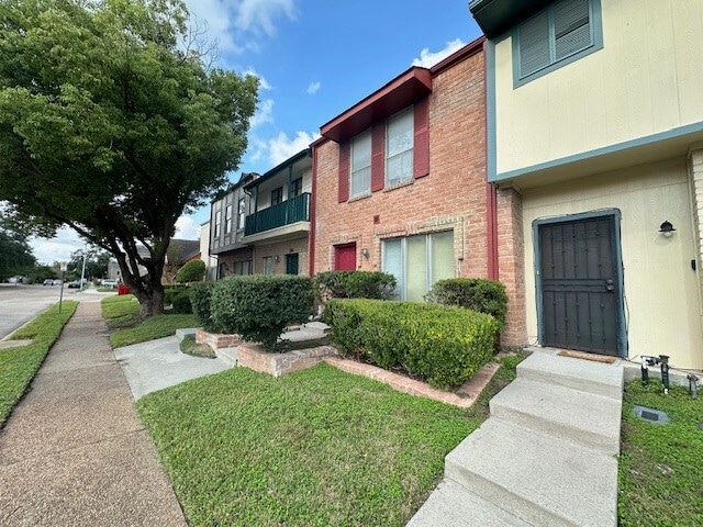 Photo - 7700 Creekbend Dr Unit 109