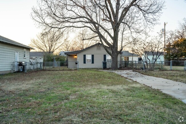 Building Photo - 2 Bed / 1 Bath in Tulsa! Rental