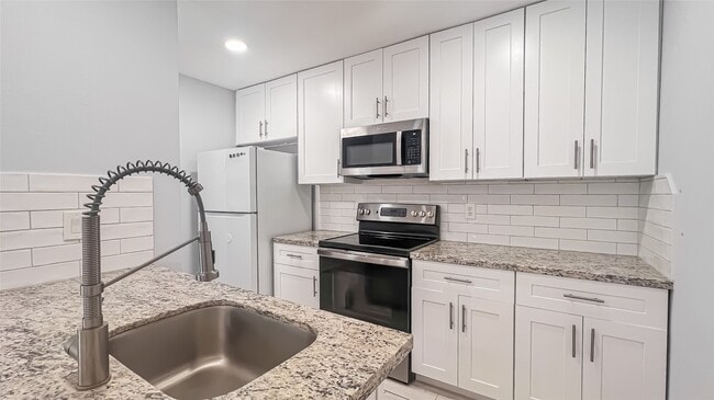 Photo - 2515 Shakespeare St Unit 4