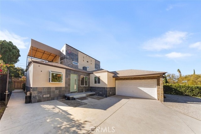 Photo - 18750 Collins St