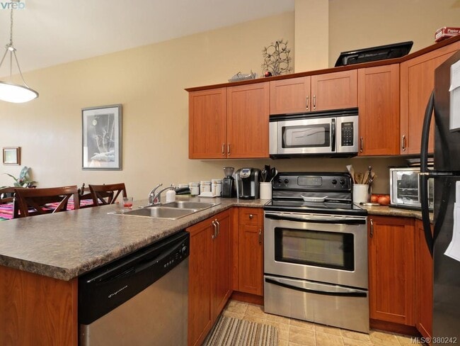 Photo - 409-655 Goldstream Ave