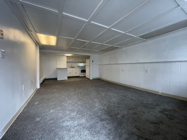 Large living room - 139 S York Rd Unit 3