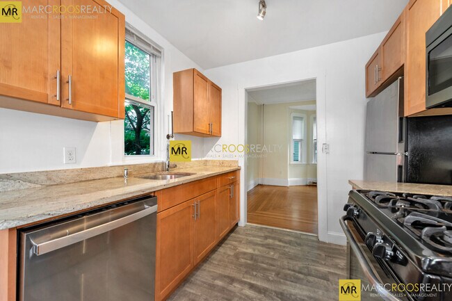 Photo - 5 Murdock Ter