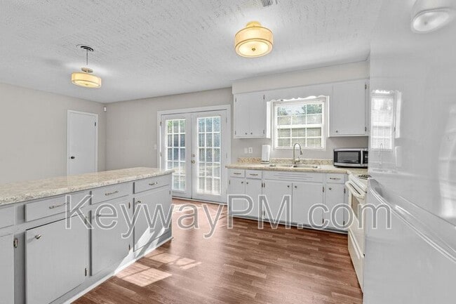 Photo - 2021 Fernwood Cir