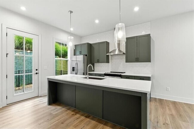 Photo - 170 Color Cir