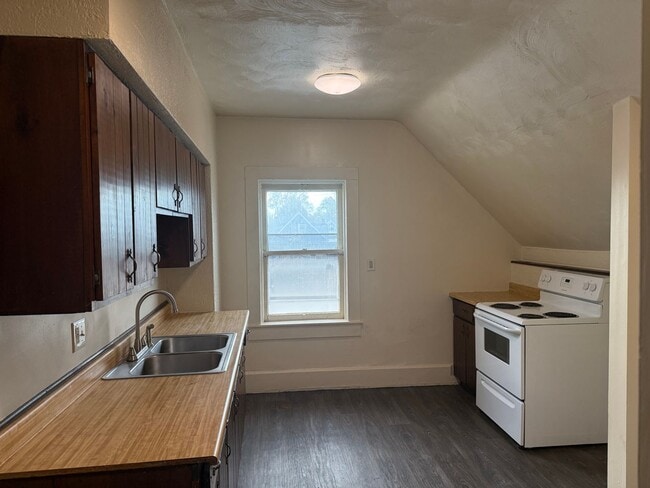 Photo - 337 W 6th St Unit 3