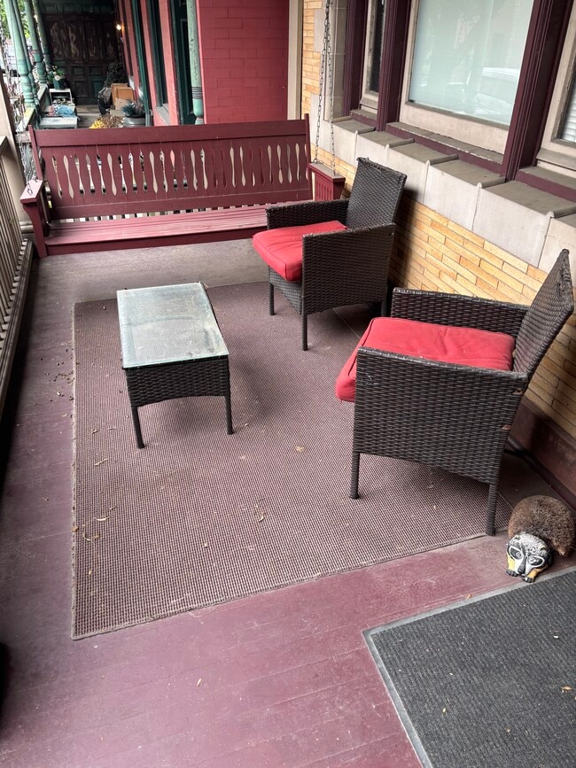 Porche - 1211 Buena Vista St Unidad #4