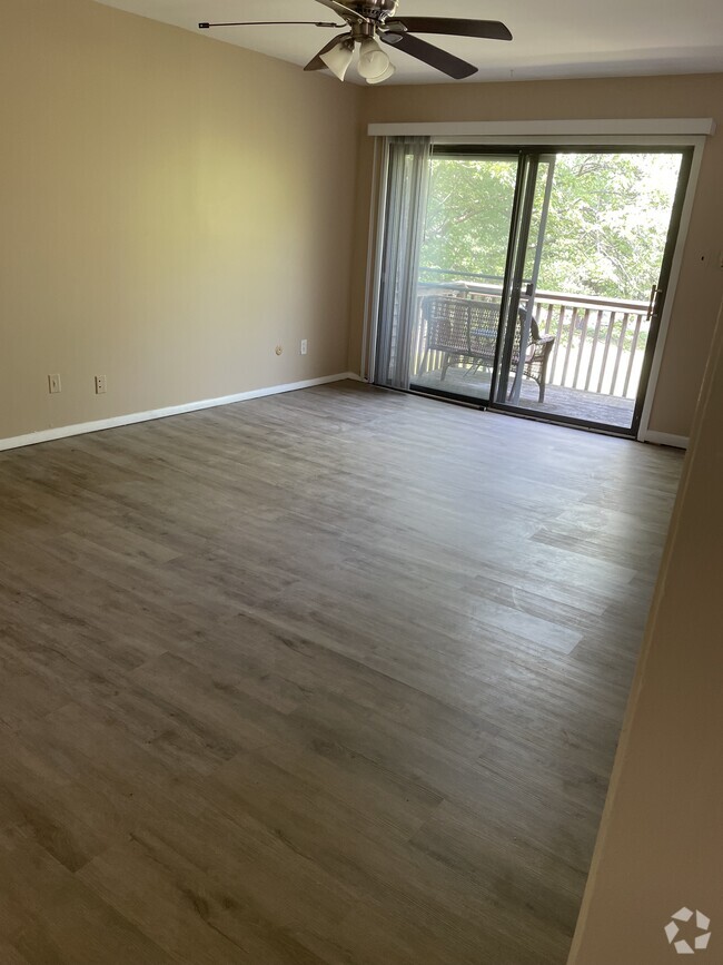 Building Photo - 706 Meadow Woods Ln Unit 706 Rental