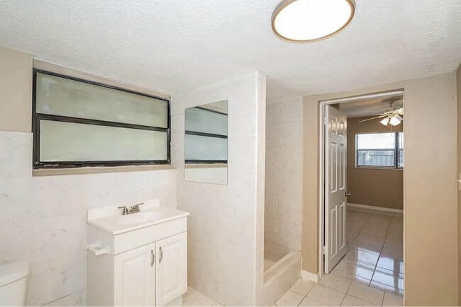 Photo - 10213 N Blvd