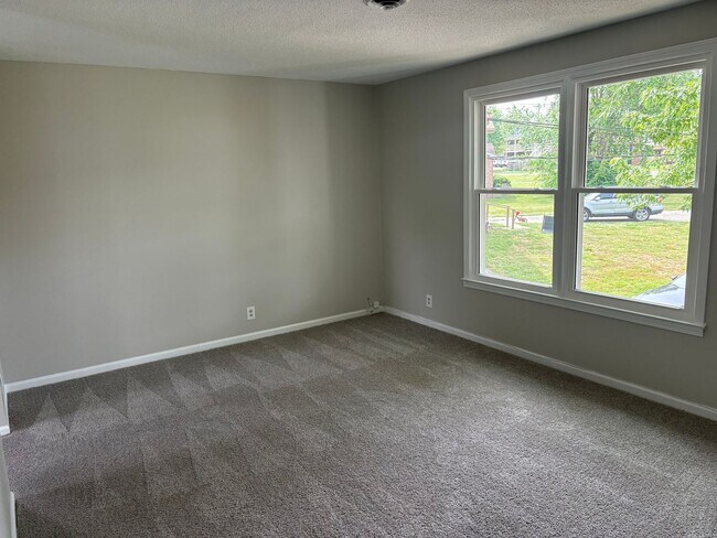 Photo - 3 bed 1 bath unit in duplex