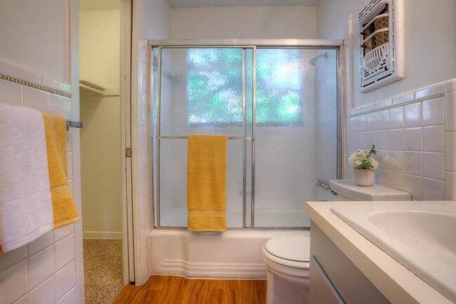 Photo - 302 E 34th St Unidad 206