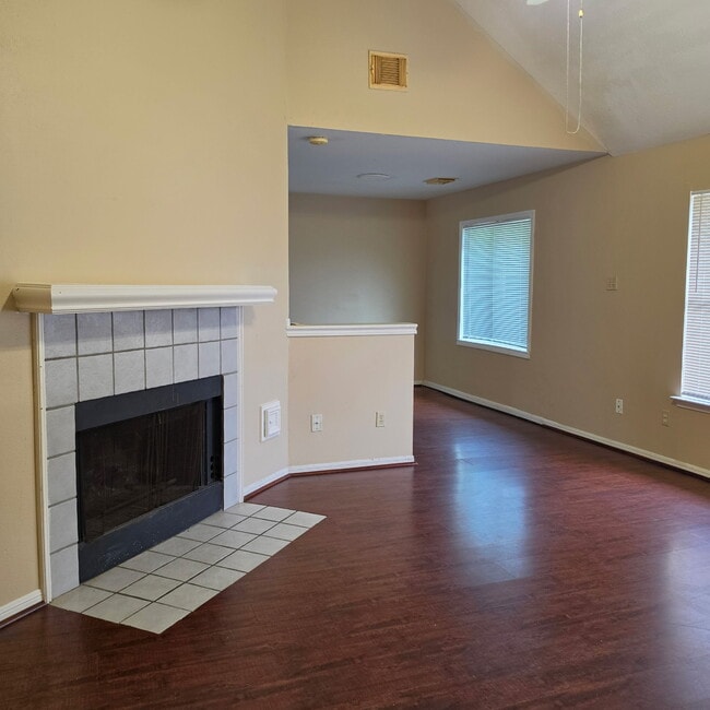 Photo - 1806 Northcliff Pl