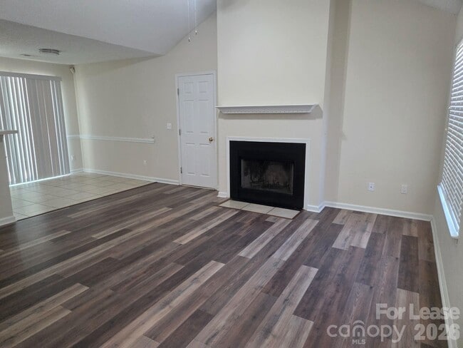 Photo - 437 Cedarcroft Dr