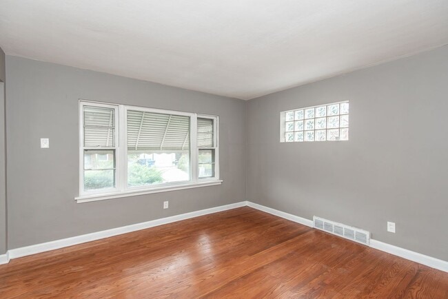 Photo - 6605 Kahns Ave