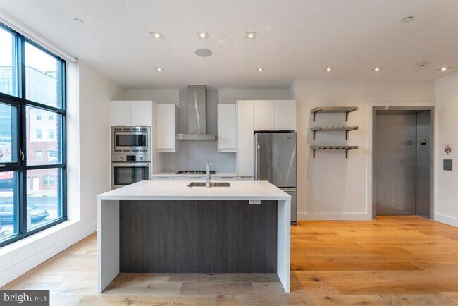 Photo - 240 N 2nd St Unit 2W