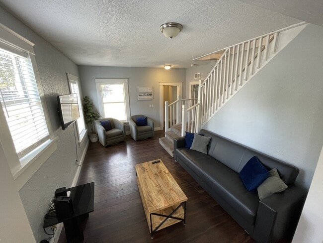 Photo - 410 E Floribraska Ave