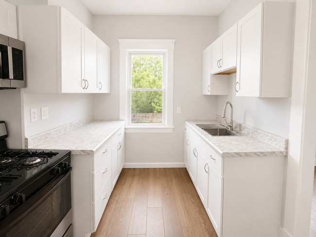 Photo - 7917 Linwood Ave Unit 3