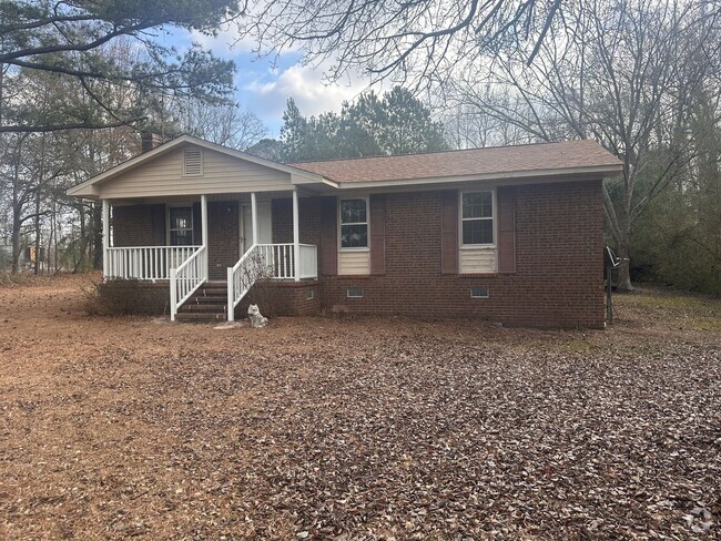 Building Photo - Charming 3 Bedroom Home