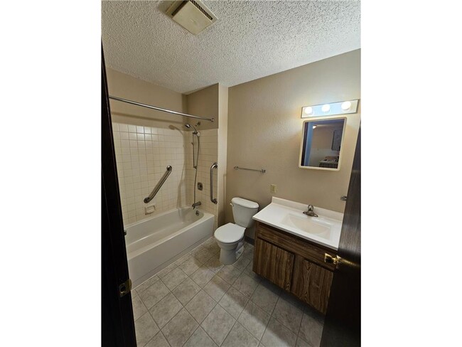 Building Photo - 1757 4th Ave Unit 9 Rental