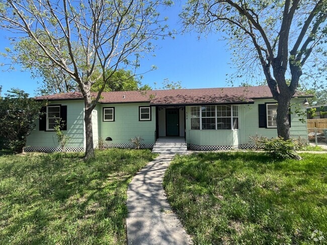 Building Photo - LINDALE PARK WITH EXTRA SQUARE FOOTAGE!! Rental