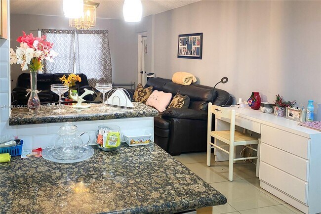 Photo - 4304 NW 9th Ave Unidad 1-1a