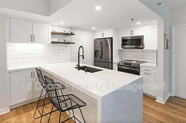 Photo - 425 W Beech St Unidad 422 - 422