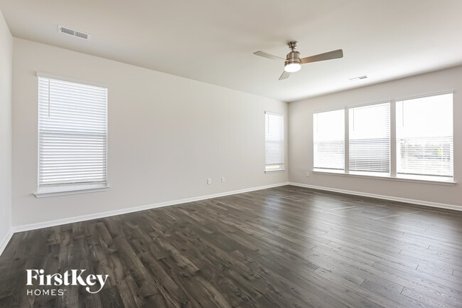 Photo - 903 Birchcrest Wy