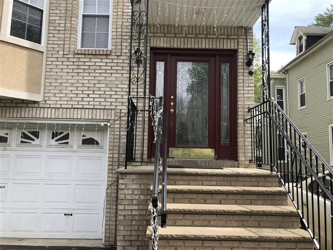 Building Photo - 112 Hillyer St Unit 3rd floor