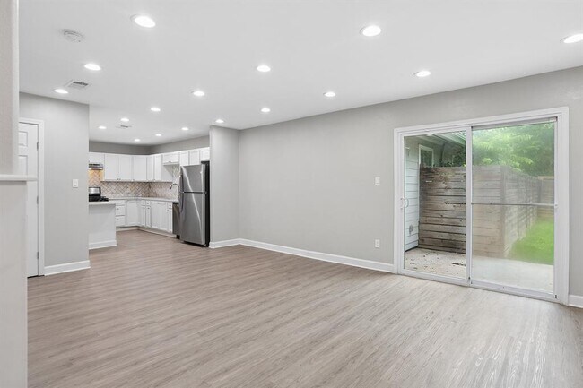Photo - 2308 Devonshire Dr
