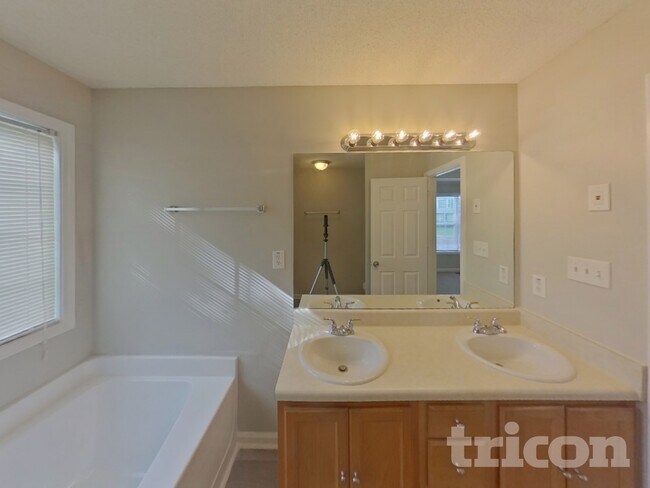 Photo - 7222 Brittany Way
