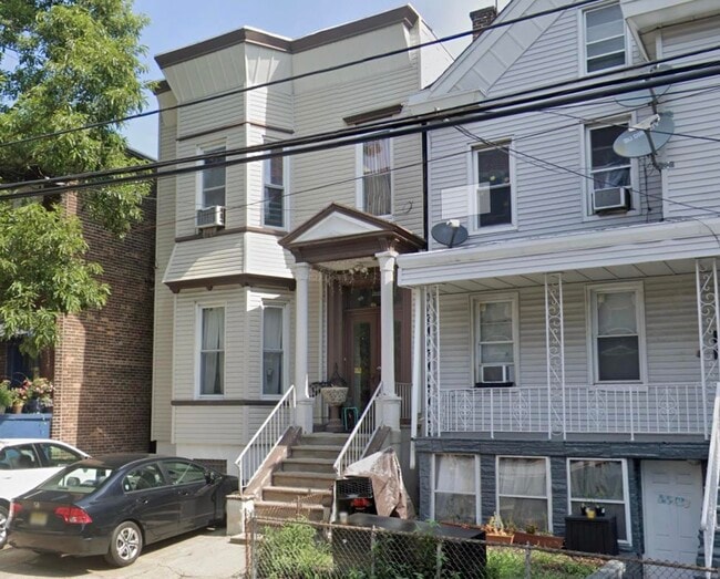 Building Photo - 46 Lincoln St Unit 1 Rental